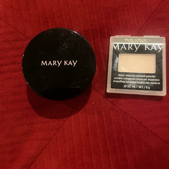 Mary Kay Other - Mary Kay Sheer Setting powder-light beige